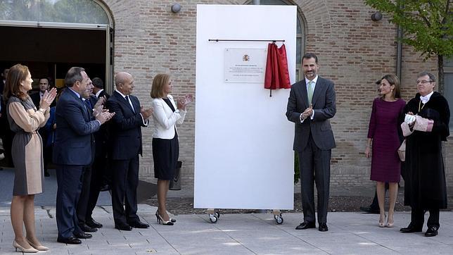 Don Felipe con Doña Letizia, José Ignacio Wert, Cospedal y Collado en la apertura del curso universitario