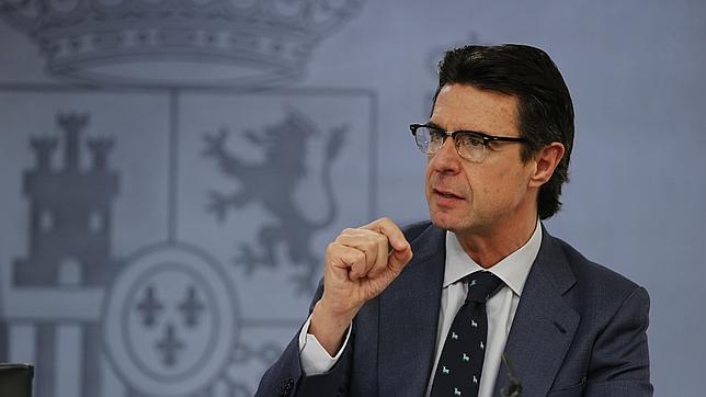 Soria dice que está «muy, muy vigilante» del margen que obtienen las petroleras