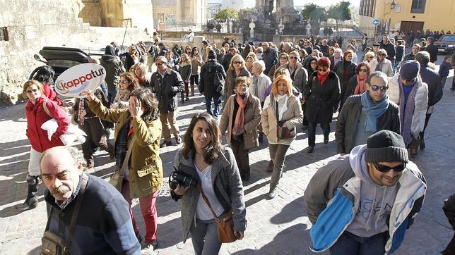 Las asociaciones de guías turísticos se rebelan contra el decreto de la Junta