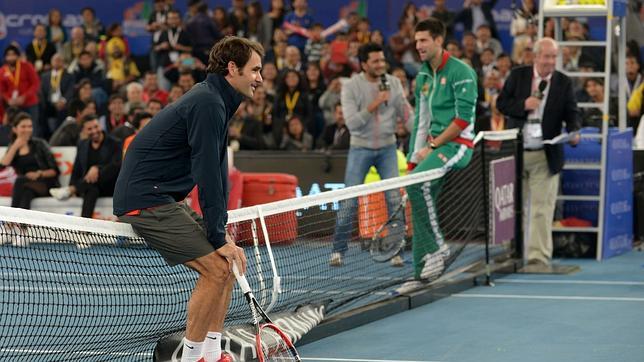 Djokovic y Federer, en una exhibición en Nueva Delhi