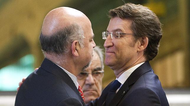 Carlos Roa, coordinador de asesores de Pemex, saluda a Núñez Feijóo en Barreras