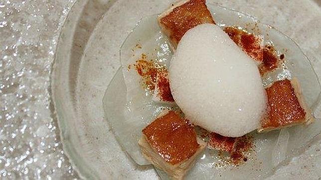 Nabo y calabaza pattison blanca con cochinillo y matices, Casa Gerardo