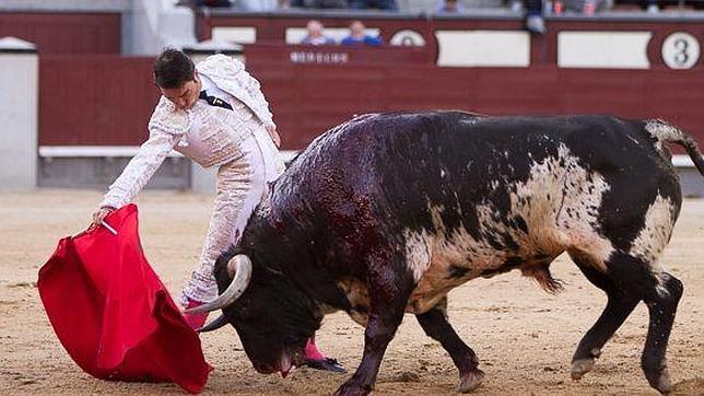 Javier Herrero, en un derechazo