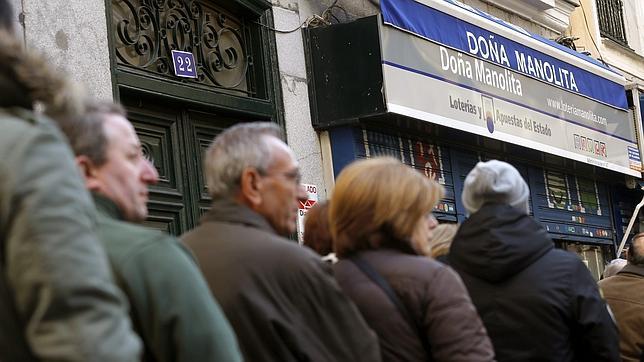 Las ventas de la Lotería de Navidad repuntan este 2014, a la espera del día del sorteo