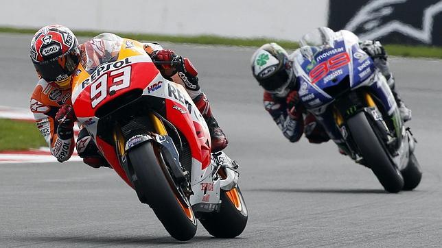 Marc Márquez y Jorge Lorenzo, disputándose una carrera en MotoGP