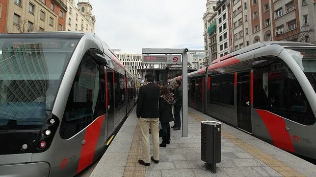 Tranvías en una parada del centro de Zaragoza