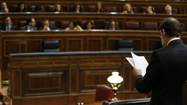 Sánchez llama retrógrado a Rajoy y éste vuelve a elogiar a Rubalcaba