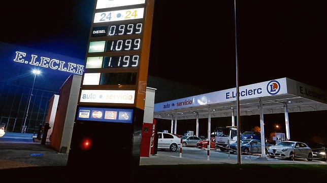 El gasóleo, a menos de 1 euro en 91 gasolineras de la península