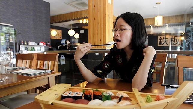 Distintos tipos de sushi en el restaurante Tokyo