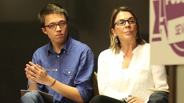 El secretario político de Podemos, Íñigo Errejón, junto a la candidata de Claro que Podemos Sevilla, Begoña Gutiérrez