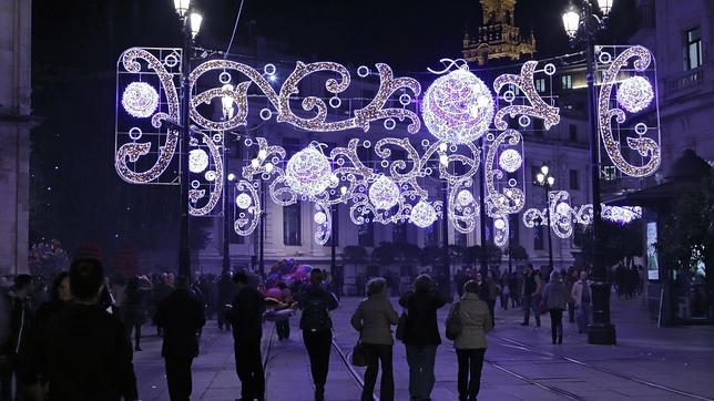 Sevilla, entre las ciudades que menos horas consumen en alumbrado de Navidad