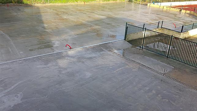 El Ayuntamiento arregla los daños de la lluvia en el Polideportivo