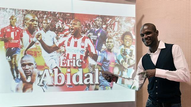 Abidal juega el último partido de su carrera