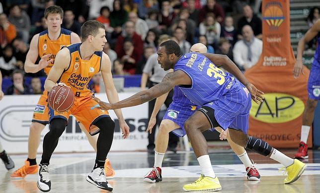 Triunfo y oxígeno para el Valencia Basket