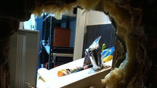 Butrón en una tienda de telefonía madrileña en 2013