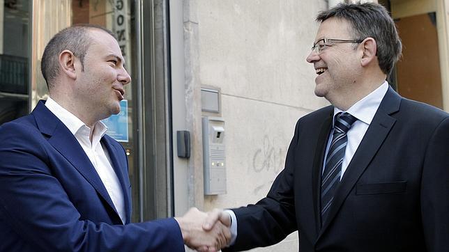 Puig saluda a Gaspar, su rival en el proceso de primarias