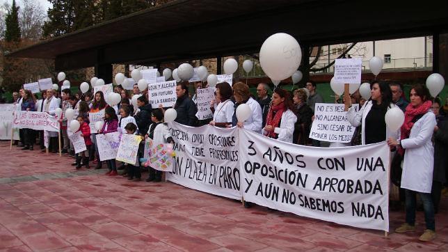 Los opositores sin plaza del hospital de Loja en una reciente manifestación