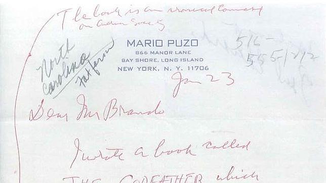 Detalle de una de las cartas incluidas en el volumen, firmada por Mario Puzo y dirigida a Marlon Brando