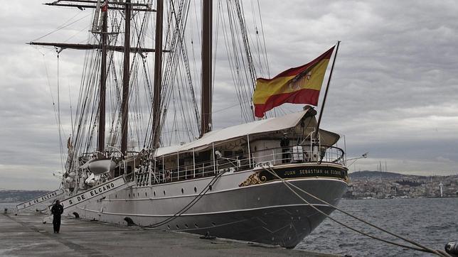 Los «indignos» militares del buque «Juan Sebastián Elcano»