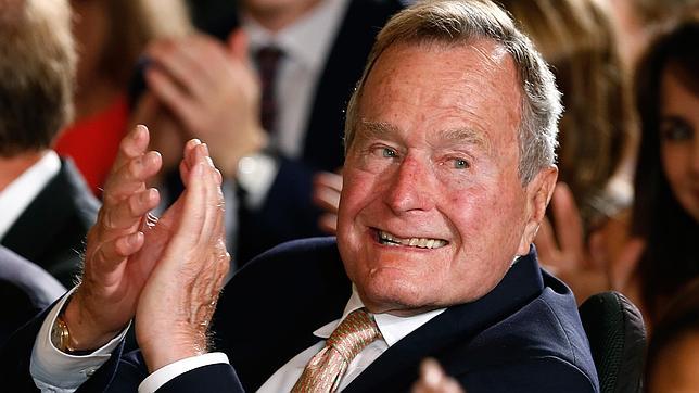 George Bush padre, hospitalizado por insuficiencia respiratoria