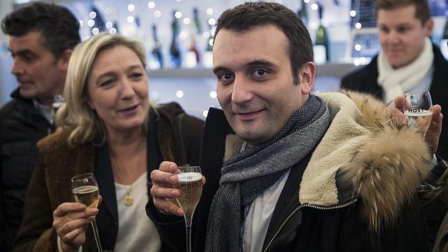 La presidenta del Frente Nacional francés, Marine Le Pen, junto a su número dos, Florian Philippot
