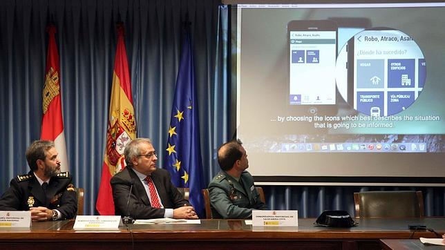 José Antonio Martínez Bermejo, Francisco Canedo, y Javier Peña Haro durante la presentación de la aplicación