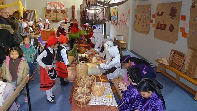 El Colegio de Lepanto expone su Belén viviente por segundo año