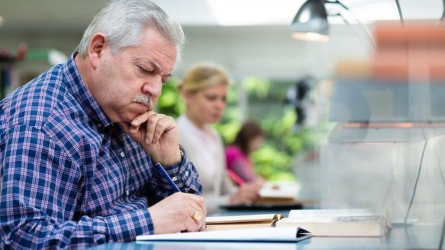 Al cerebro le cuesta menos leer en papel