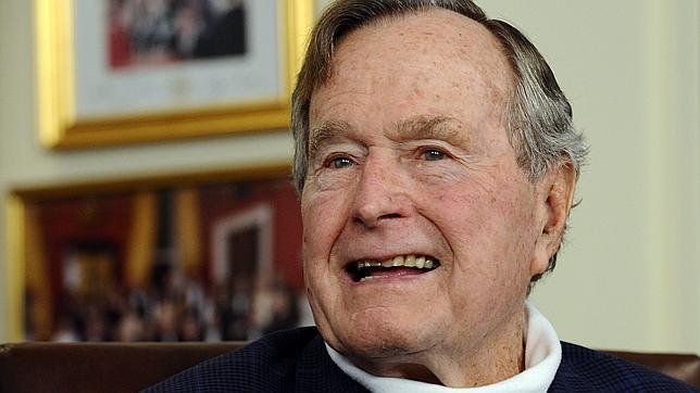 George H.W Bush «mejora» pero continuará en el hospital