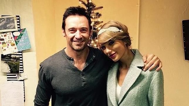 Taylor Swift «compra» una camiseta de Hugh Jackman por 6.000 dólares