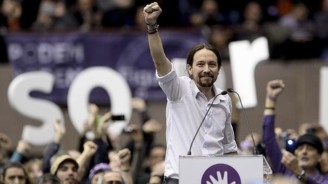 La revista de Alfonso Guerra dice que Podemos usa técnicas nazis y estalinistas