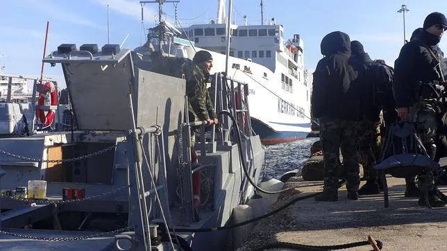 Guardacostas griegos salen al rescate