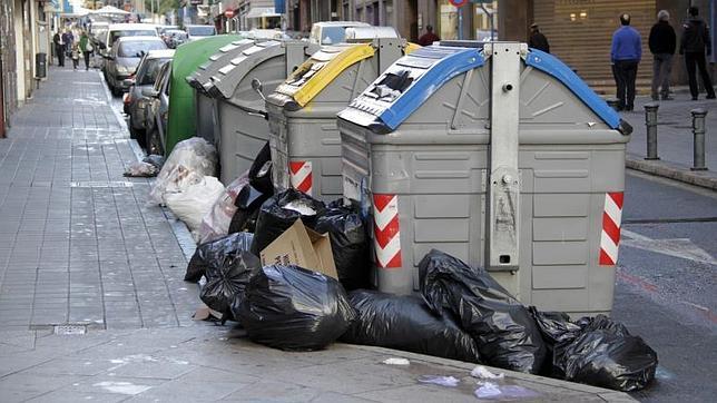 Imagen que presentaban algunos contenedores alicantinos durante la huelga de comienzos de año