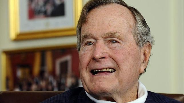 El expresidente George H.W. Bush recibe el alta hospitalaria