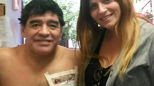 El escandaloso y misógino último tatuaje de Maradona