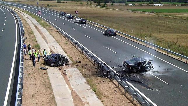 Las carreteras sumaron 115 fallecidos en 2014, un 2,7% más que en el año anterior