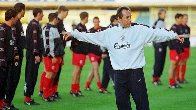 Houllier dirige una sesión del Liverpool en Balaídos, estadio del Celta