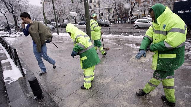 ¿Por qué la sal evita que las aceras se conviertan en «pistas de patinaje»?