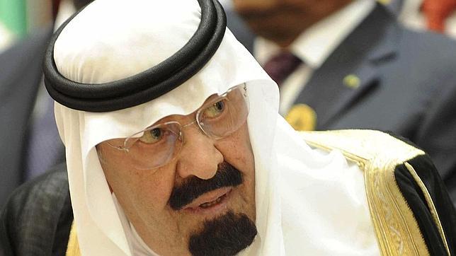 El rey de Arabia Saudí, intubado «temporalmente» debido a una neumonía