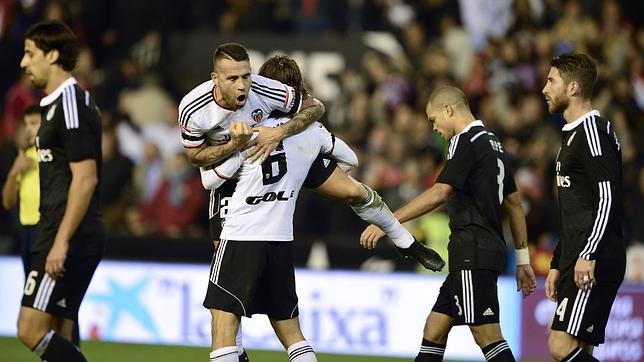 Mestalla acaba con la racha triunfal del Madrid