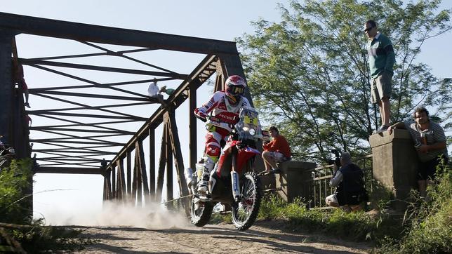 Joan Barreda toma el liderato en motos