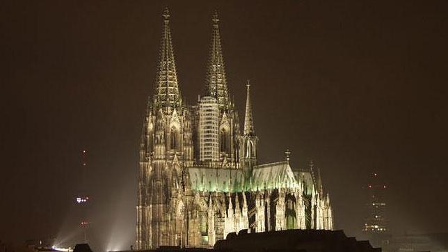 La catedral de Colonia apaga sus luces en protesta contra una marcha antiislámica