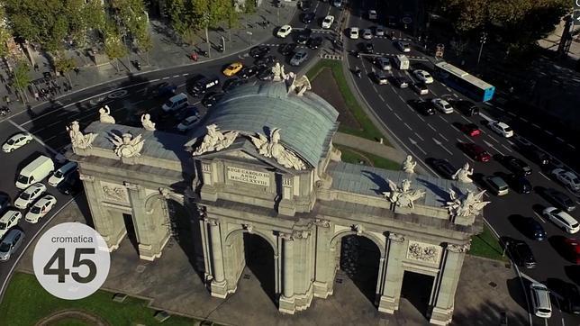 Un dron graba un espectacular vídeo aéreo del centro de Madrid