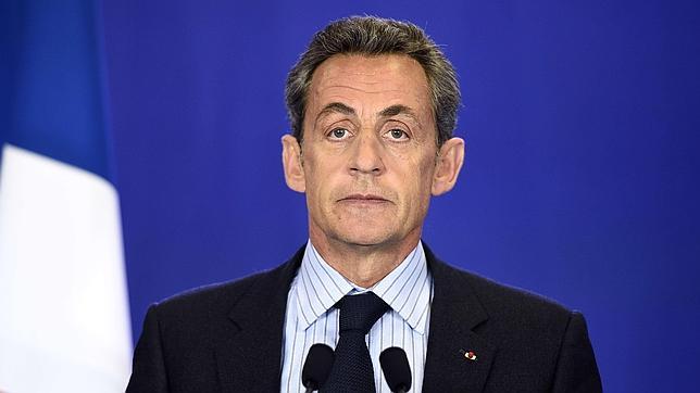 Sarkozy muestra su apoyo al Gobierno y pide «medidas fuertes contra el terrorismo»