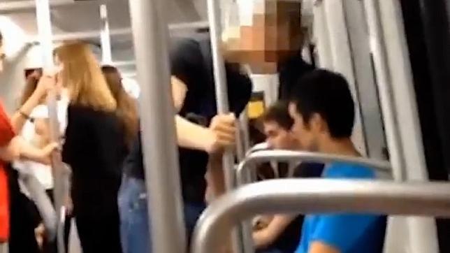 Piden 3 años de cárcel para el joven que grabó la agresión racista en el Metro