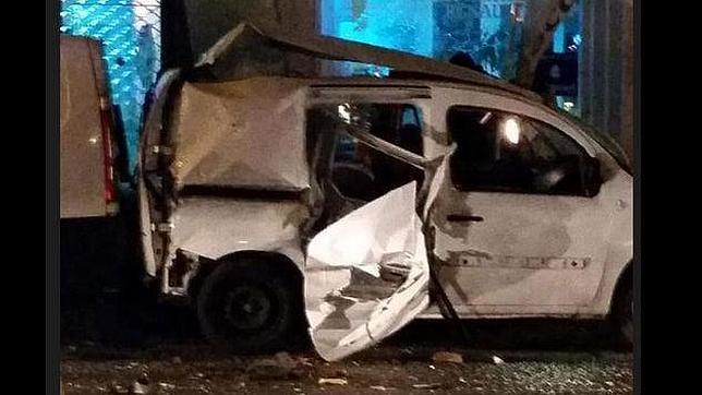 Dos coches explotan al sur de Paris