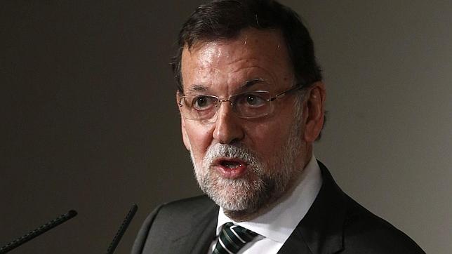 Rajoy asegura que Grecia seguirá en el euro y niega el contagio político en España