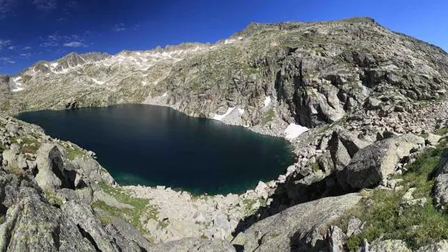 Los lagos del Parque Nacional de Aigüestortes tienen mayor riqueza genética que la superficie oceánica
