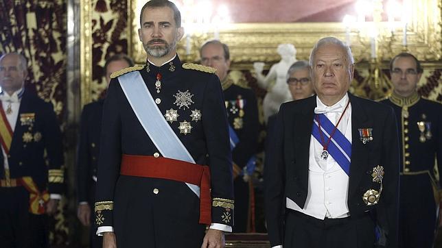 El Rey guarda un minuto de silencio en el Palacio Real