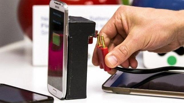 Crean un sistema que carga la batería de los «smartphones» en dos minutos